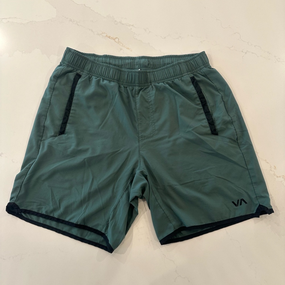 Men’s small RVCA yoggers 17”